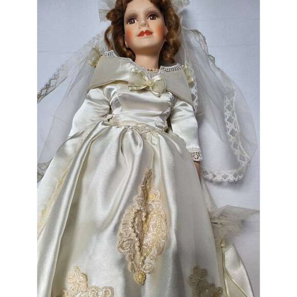 Cracker Barrel American Classic Collection Porcelain Bride Doll Abigail 22” - Picture 3 of 16